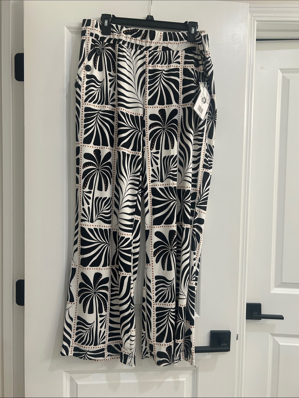 Black & White Abstract Print pants with Tan Accents size L